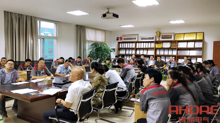 現(xiàn)場培訓(xùn)中2.jpg 現(xiàn)場培訓(xùn)中2.jpg