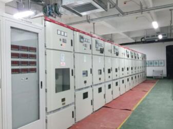 安徽得潤電氣技術(shù)有限公司是一家專注電氣工程咨詢、設(shè)計、制造、安裝調(diào)試一站式服務(wù)的高新技術(shù)企業(yè)。對在各種場合如何選擇高低壓電器以及開關(guān)柜有著豐富的理論知識和工作經(jīng)驗，生產(chǎn)的不同電壓等級的高壓開關(guān)柜、高壓無功補償裝置適合多種工業(yè)、民建等場合。 全國統(tǒng)一客服熱線：400-0551-777