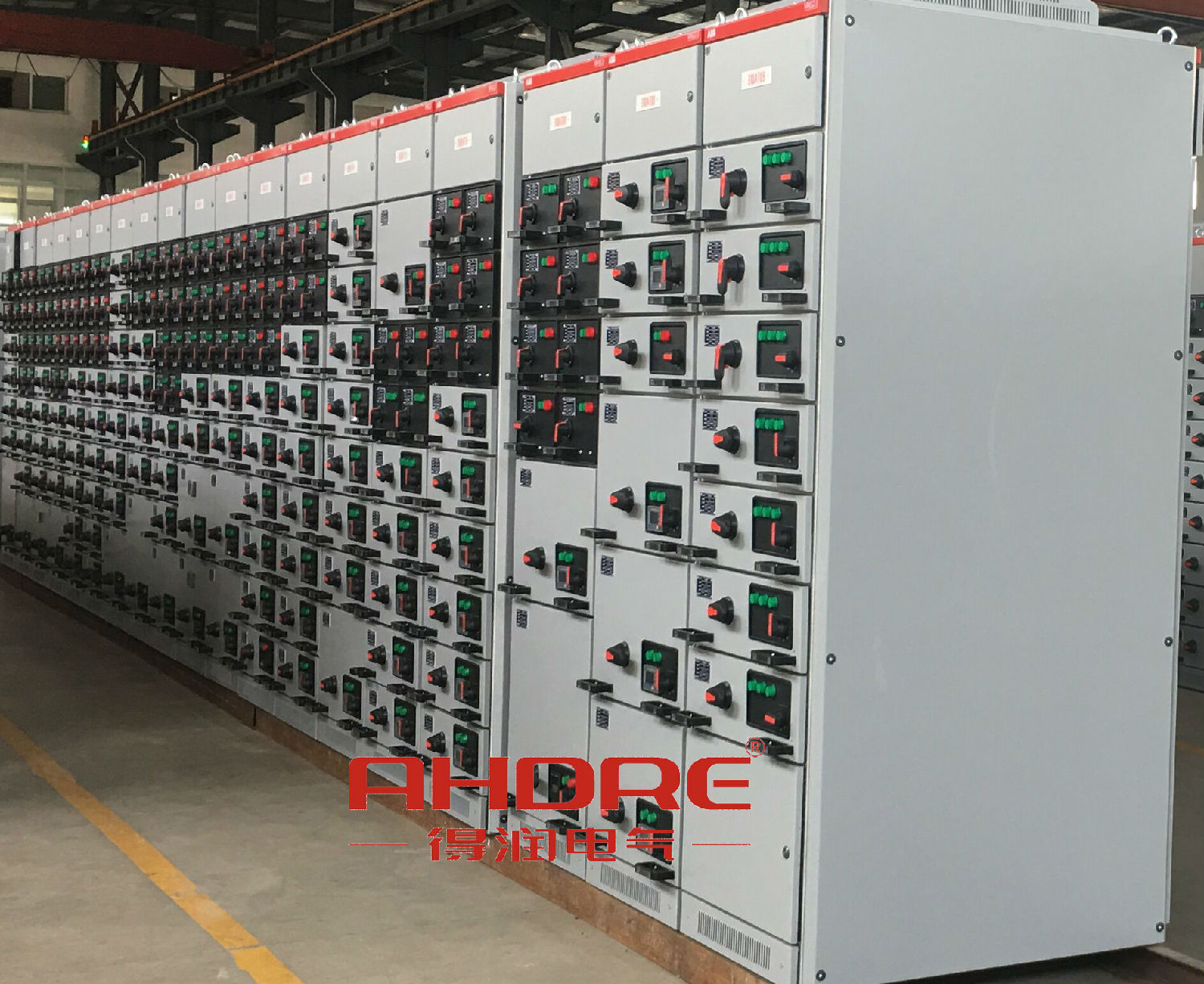 進(jìn)線柜 出線柜 開(kāi)關(guān)柜 電話:400-0551-777 進(jìn)線柜 出線柜 開(kāi)關(guān)柜 電話:400-0551-777