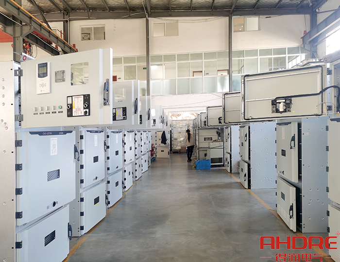10KV開關(guān)柜實(shí)物圖.jpg 10KV開關(guān)柜實(shí)物圖.jpg