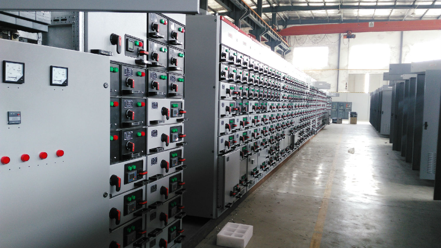 得潤電氣 MNS2.0低壓配電柜生產(chǎn)車間 咨詢熱線:4000551777 得潤電氣 MNS2.0低壓配電柜生產(chǎn)車間 咨詢熱線:4000551777