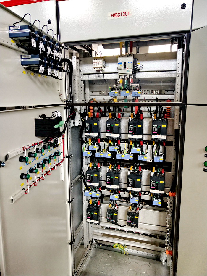 得潤電氣 非標(biāo)柜正面圖 得潤電氣 非標(biāo)柜正面圖