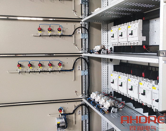 低壓塑殼斷路器.jpg 低壓塑殼斷路器.jpg